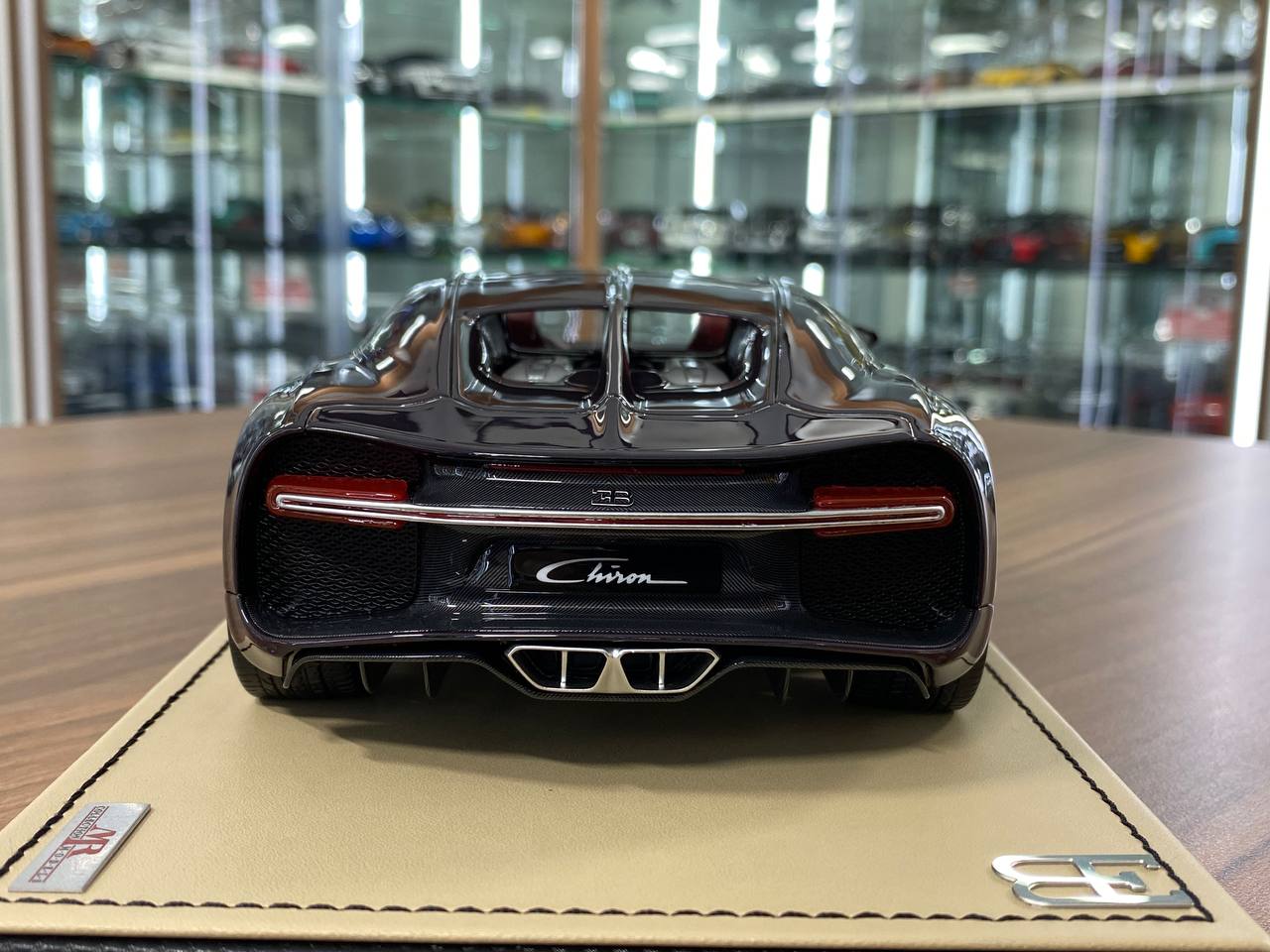 ★ 1:18 MR Collection Bugatti Chiron Sky View – Red Carbon / Black – Limited Edition