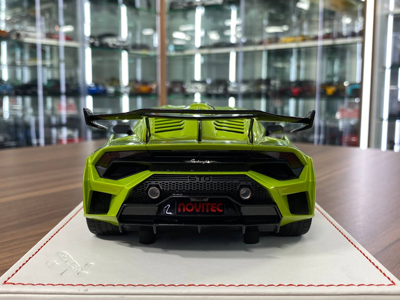 ★ 1/18 Runner Lamborghini Huracan STO Novitec – Green – Limited Edition (66 pcs)