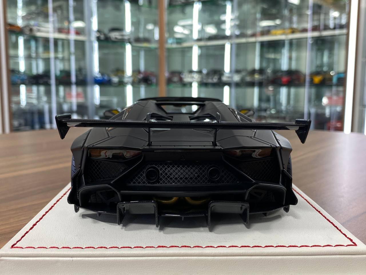 1/18 Resin Davis & Giovanni Lamborghini Aventador LP 720-4 2.0 Roadster in Matt Black with Black/Yellow Interior Limited Edition - 18 pcs