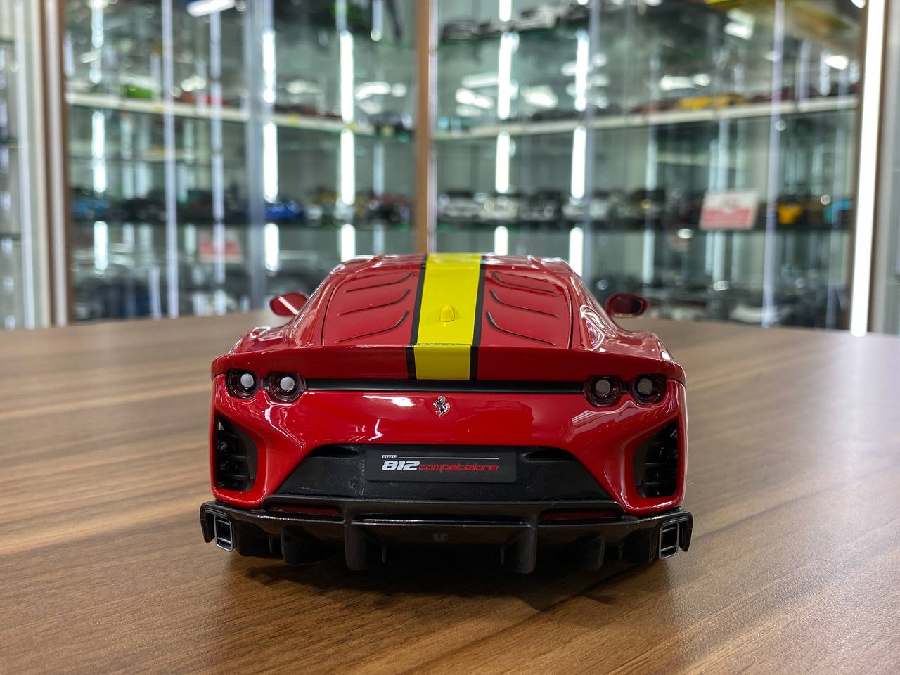 1/18 Diecast Full opening Bburago Signature Series Ferrari 812 Competizione Red / Yellow stripe