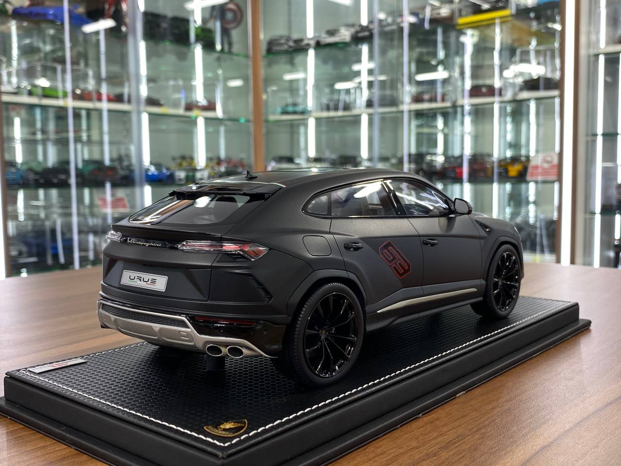 MR Collection Models Lamborghini URUS #63 - 1/18 Resin Model