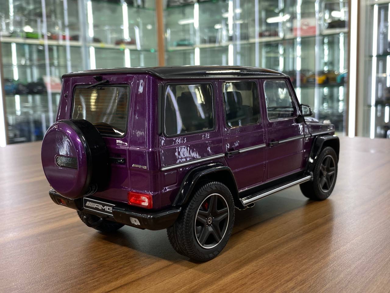 1/18 Mercedes-Benz G-63 Purple Model Car by iScale