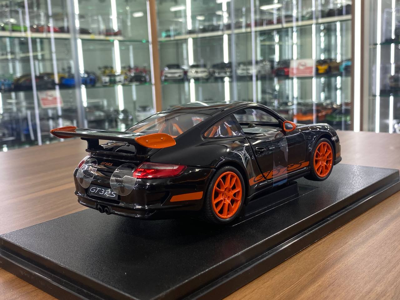 1/18 Welly Metal Diecast - Porsche 911(997) GT3 RS in black / orange Rim