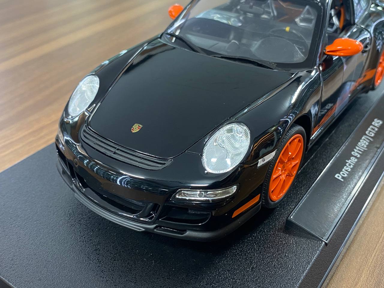 1/18 Welly Metal Diecast - Porsche 911(997) GT3 RS in black / orange Rim
