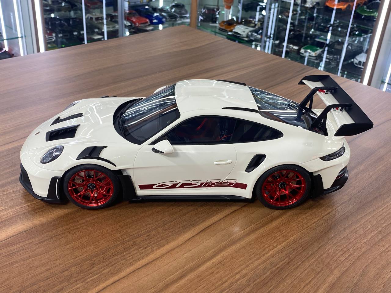 ★ 1/12 GT Spirit Porsche 911 (992) GT3 RS | Off White/Red Rim | Limited Edition 300 pcs