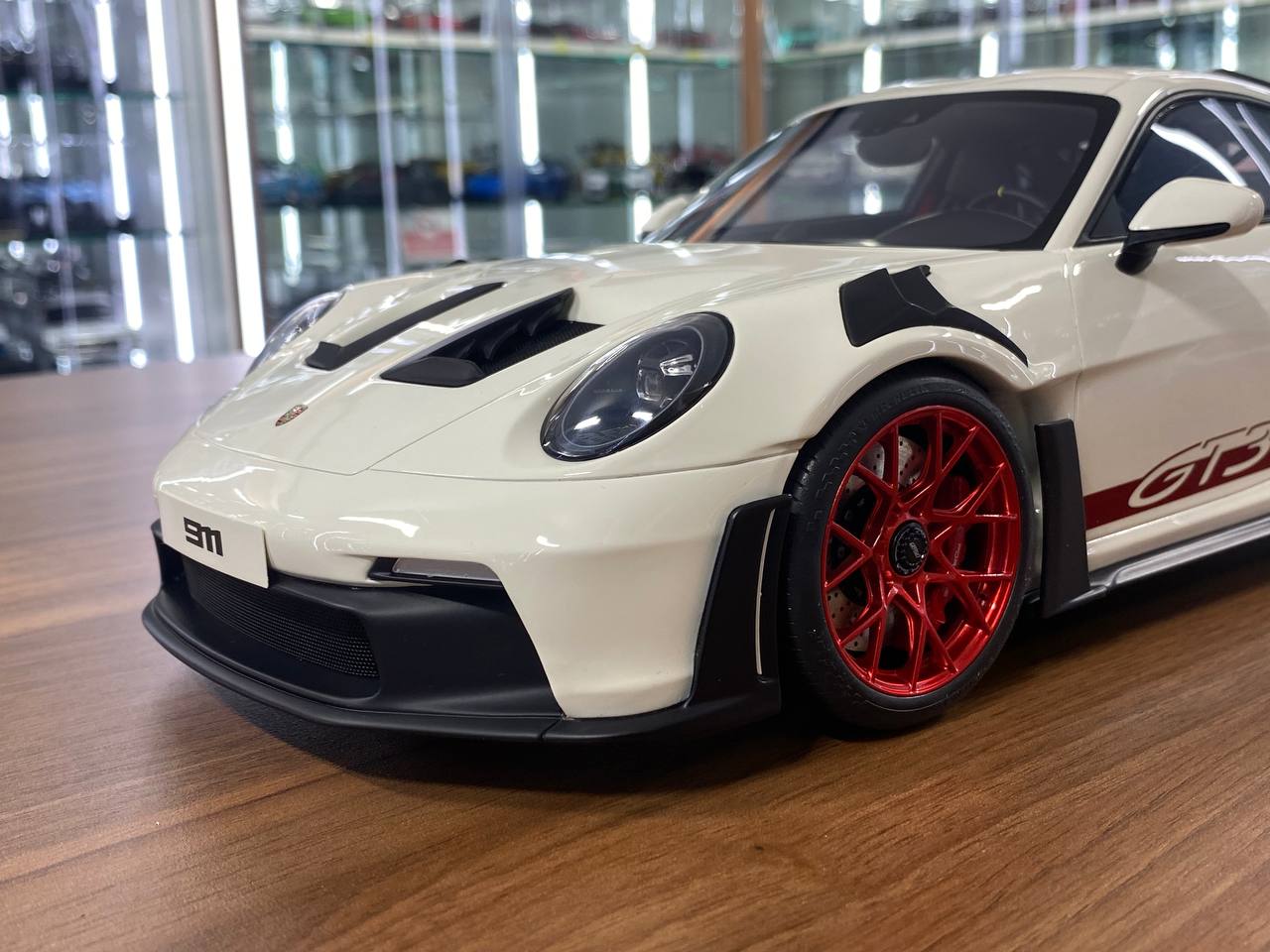 ★ 1/12 GT Spirit Porsche 911 (992) GT3 RS | Off White/Red Rim | Limited Edition 300 pcs