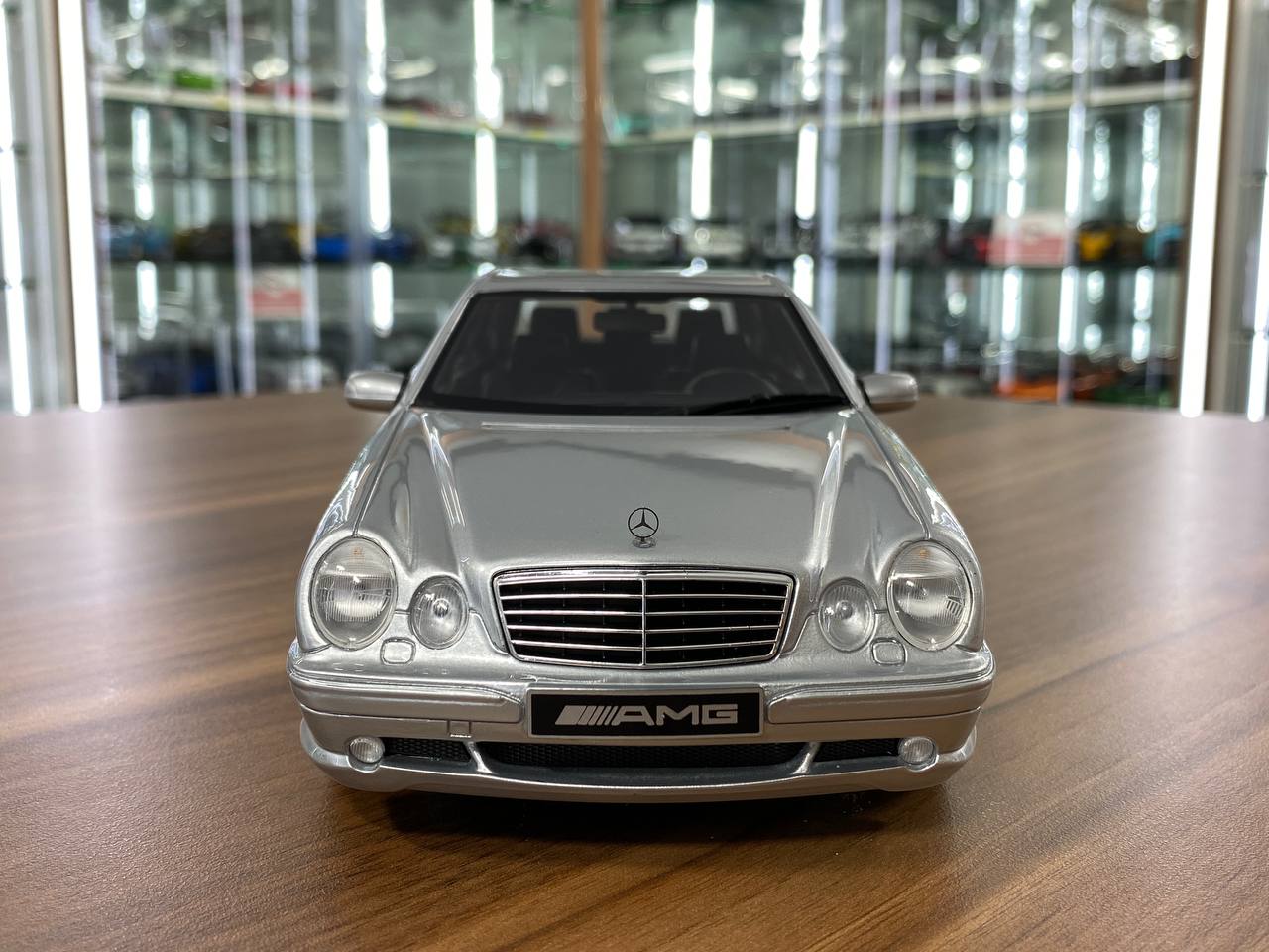 1/18 Resin Mercedes Benz E55 AMG Silver by Otto Mobile