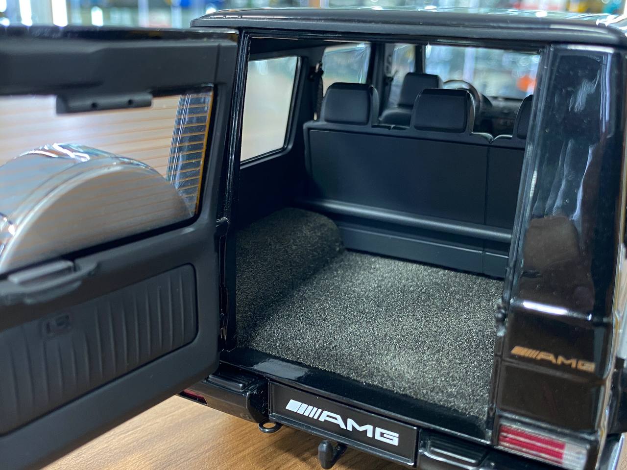 1/18 Diecast Mercedes benz G 55 AMG 2009 Black Autoart