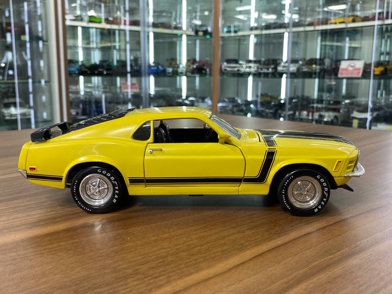 1/18 Diecast Ford BOSS Mustang 1970 Yellow Ertl Collectibles Model Car