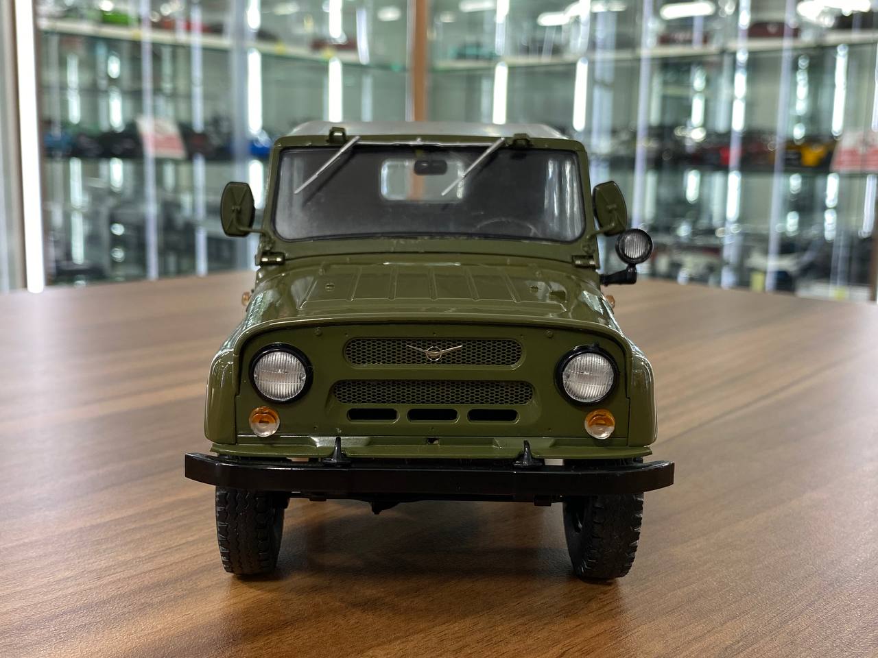 1/18 Resin UAZ-469 MCG Green Model Car