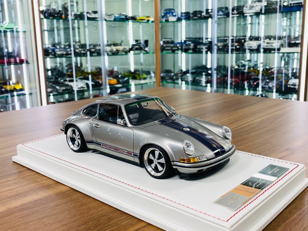 Ivy Model Porsche 911 Singer – 1/18 Resin Model, Titanium Silver/Navy Stripe, Limited 50
