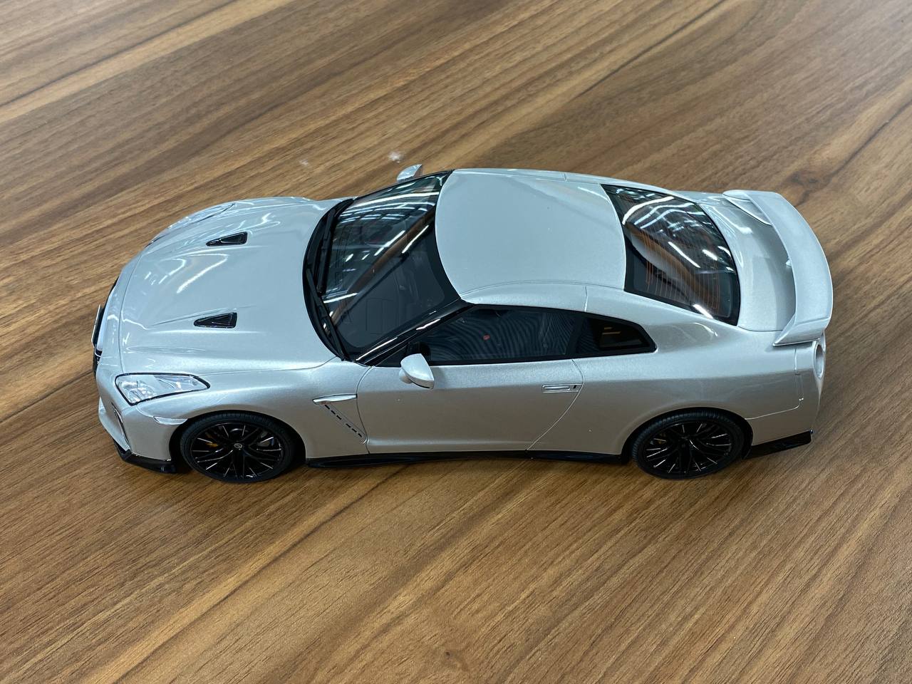 1:18 Resin Model - Kyosho Samurai Nissan GT-R R35 Premium Edition (Silver)