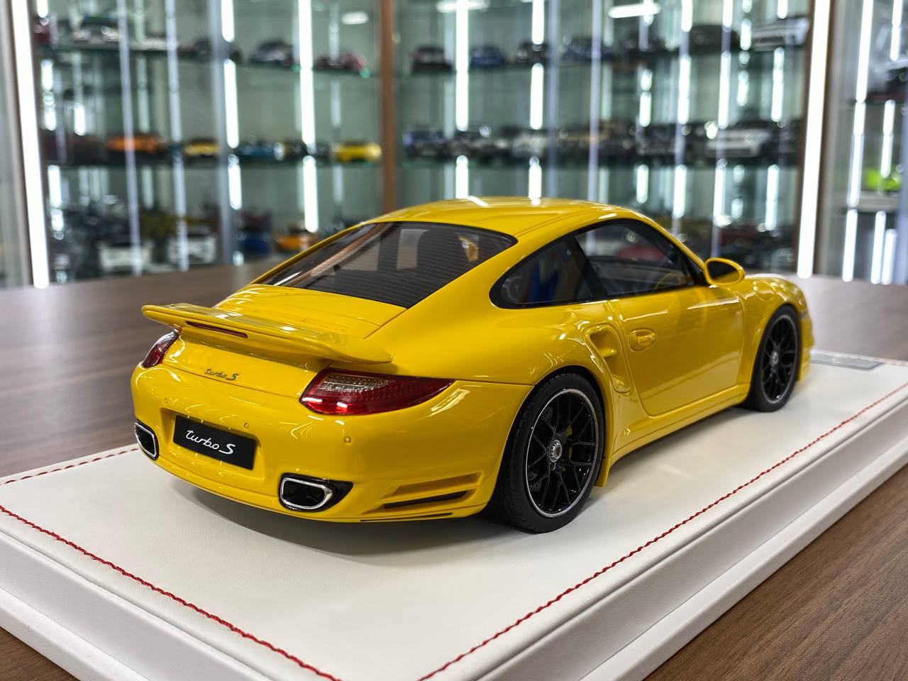 1:18 Resin Porsche 911 Turbo S (997.2) Yellow Exterior with Black Interior Ivy Model