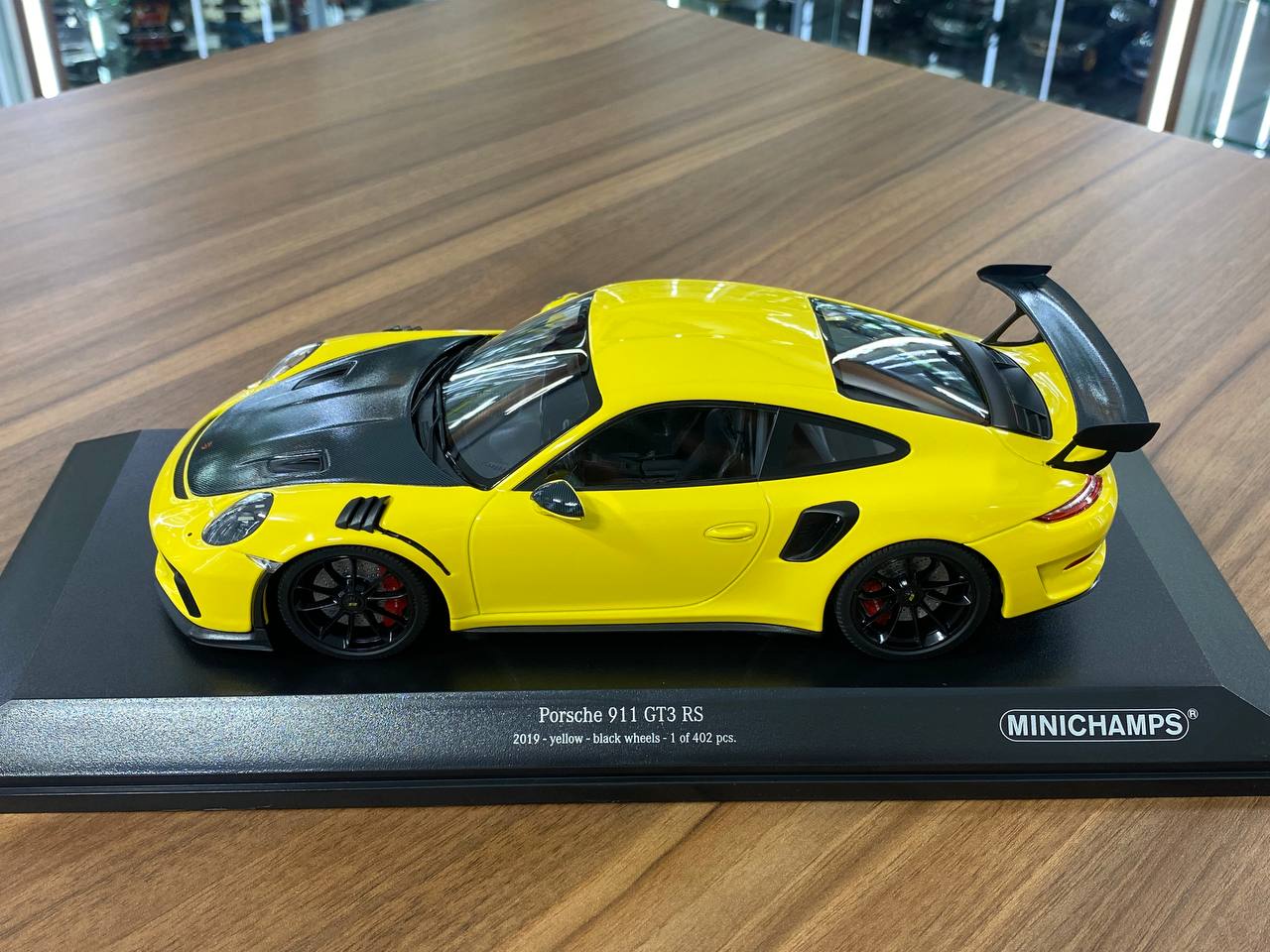 1:18 Diecast - Porsche 911 GT3 RS 2019 by Minichamps (Yellow with Black Wheels)