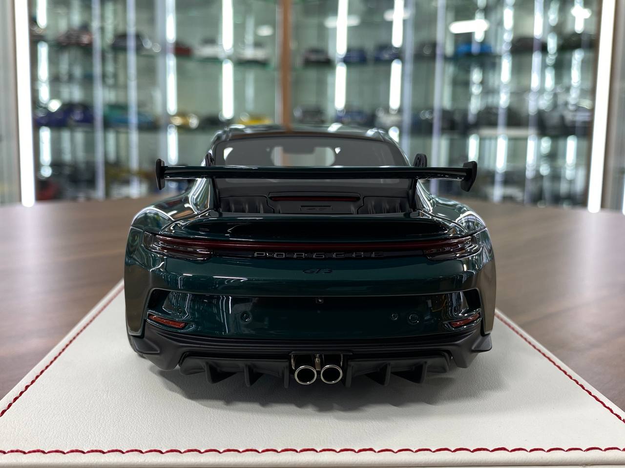 1:18 Resin - Davis & Giovanni Porsche 911 GT3 (992) Porsche Racing Green Metallic - Limited Edition 36pcs