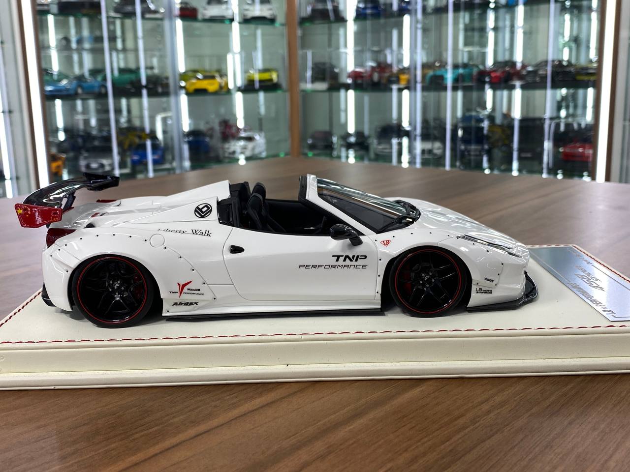 1/18 Resin – Davis & Giovanni Ferrari 488 Spider LB Performance White - TNP Decal Limited Edition 10 pcs