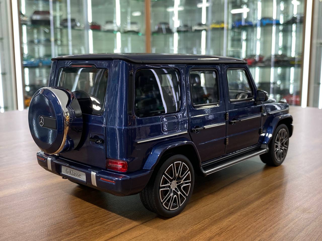 1/18 metal diecast Norev Dealer Edition Mercedes-Benz G 500 AMG Line Color Sodalite Blue