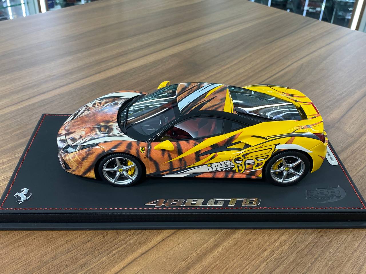 1/18 Resin – BBR Models Ferrari 488 GTB Tiger Giallo Modena Limited Edition:100 pcs
