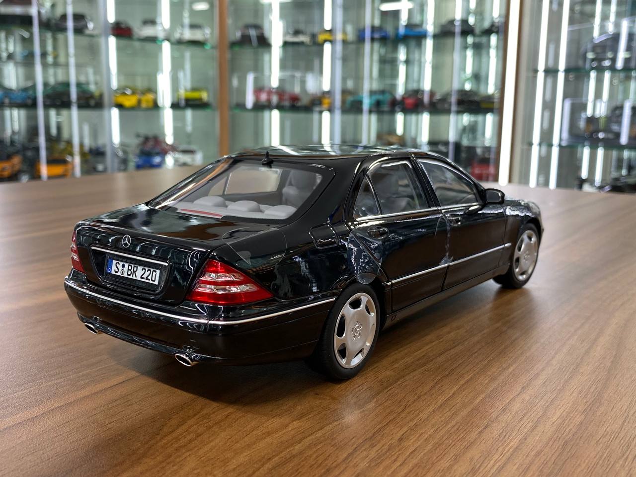 1/18 Diecast Model – Norev Dealer Edition Mercedes-Benz S 600 (V220) (2000–2005) in Obsidian Black
