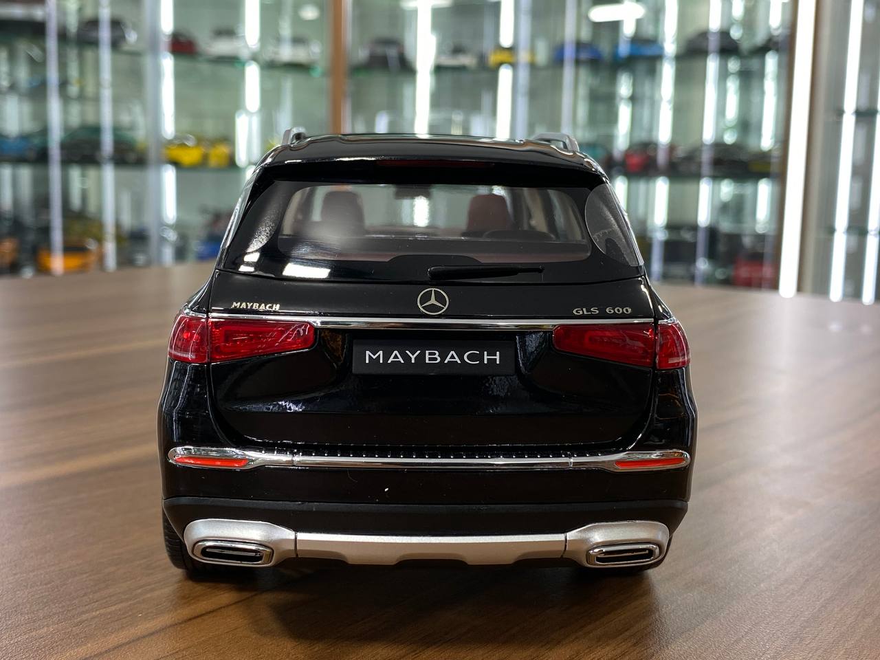 1/18 Diecast Mercedes-Maybach GLS 600 4MATIC Black Paragon Scale Model Car