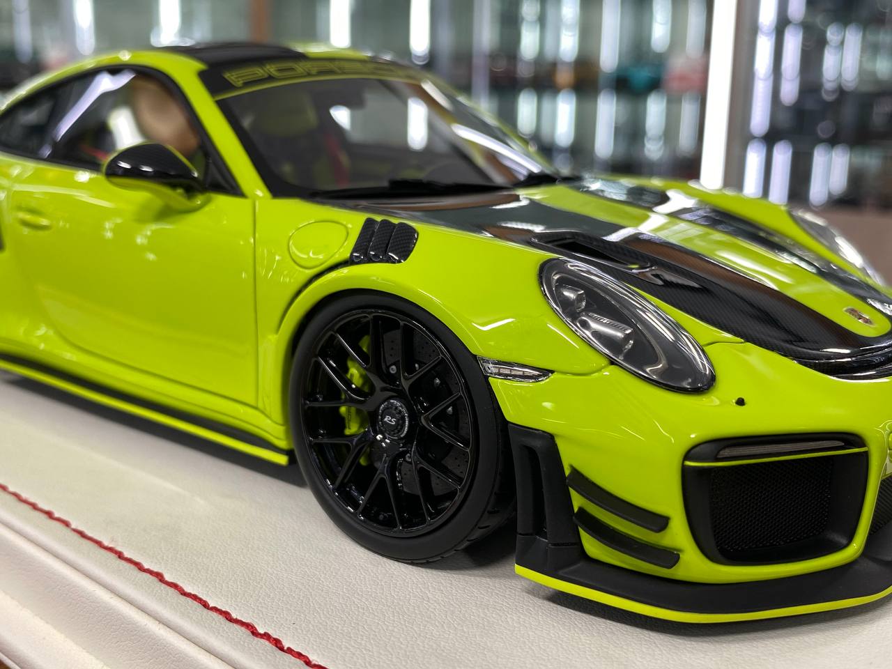 1/18 Resin – Davis & Giovanni Porsche 911 GT2 RS MR Neon Yellow / Black Limited Edition: 1 of 1