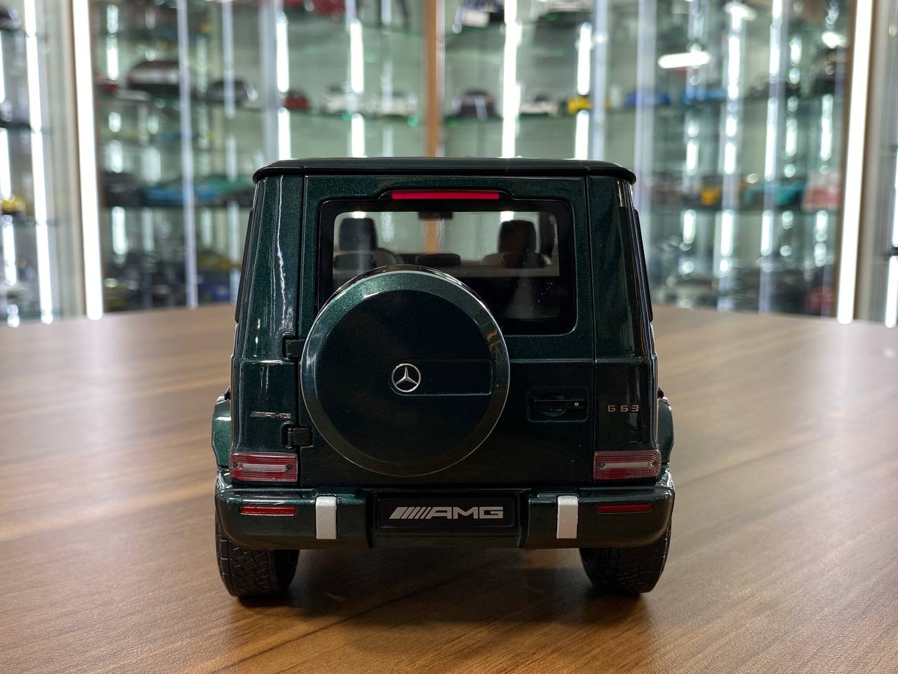 1/18 Diecast Full Opening – MINICHAMPS Mercedes-Benz G 63 (2018) Green Metallic – Limited Edition