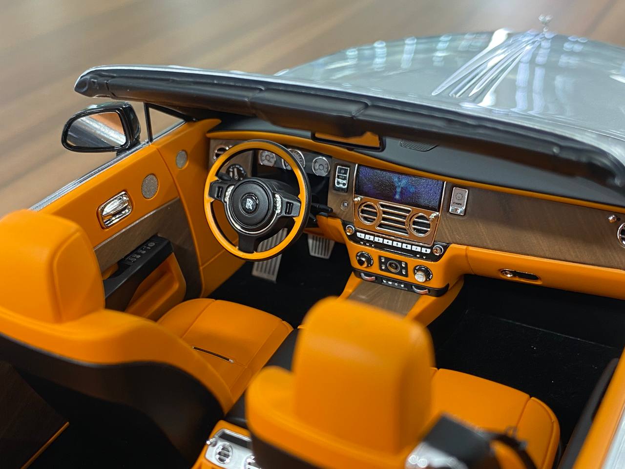 1/18 Resin Rolls Royce Dawn – Black/Silver | H&H | Limited Edition 30 pcs