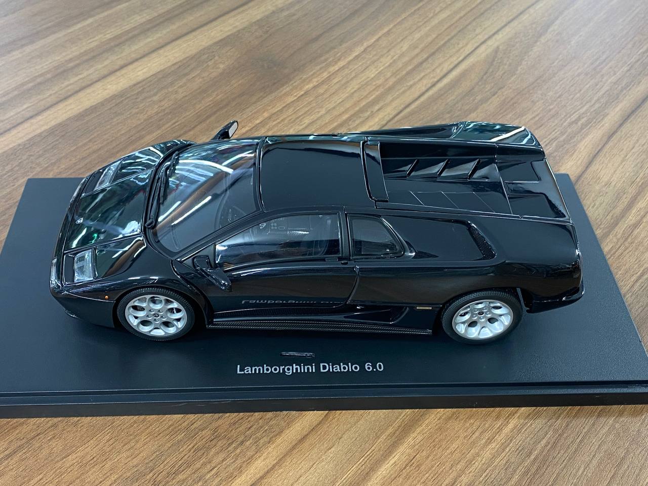 1/18 Diecast Lamborghini Diablo 6.0 – Metallic Black | AUTOart | Full Opening