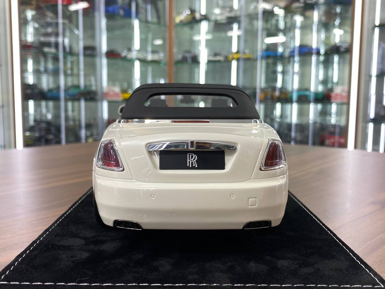 1/18 Resin Model – Rolls Royce Dawn | H&H |Pearl White / Diamond Black