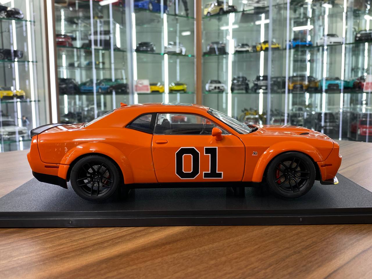 1/18 Diecast Solido Dodge Challenger R/T SCAT PACK WIDE BODY Hazzard Tribute 2023 Orange