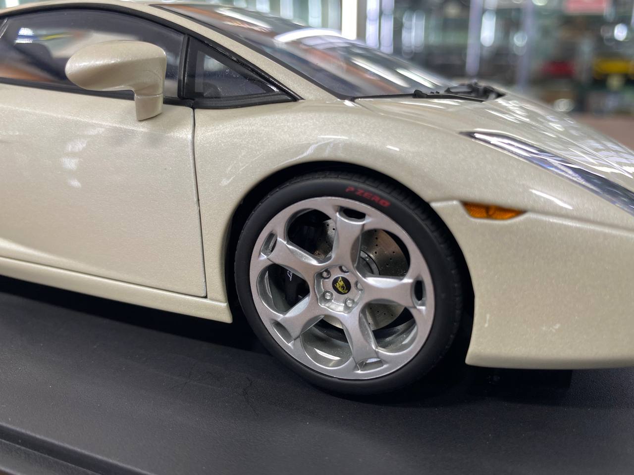 1/18 Diecast Metal Model – Lamborghini Gallardo | AUTOart | Full Opening | Balloon White