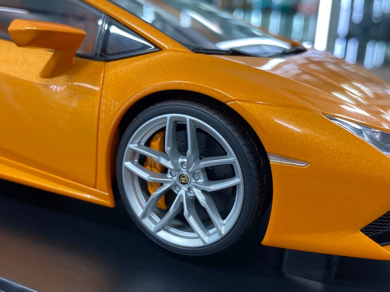 1/18 Diecast Metal Model – Lamborghini Huracán LP610-4 | AUTOart Signature | Full Opening | Orange Pearl
