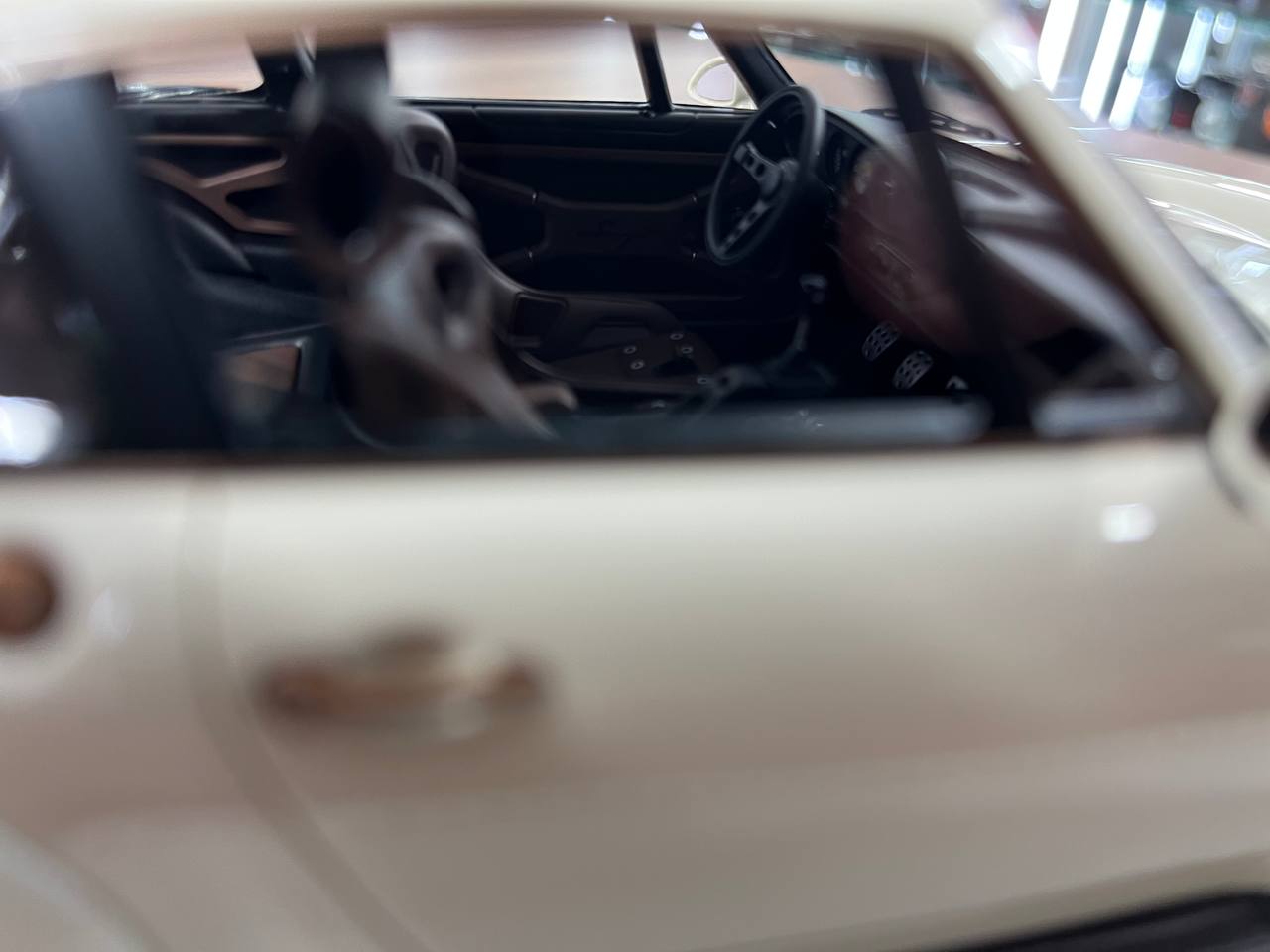 Ivy Models 1:18 Porsche Singer DLS – Off White | Resin | Limited to 30 pcs