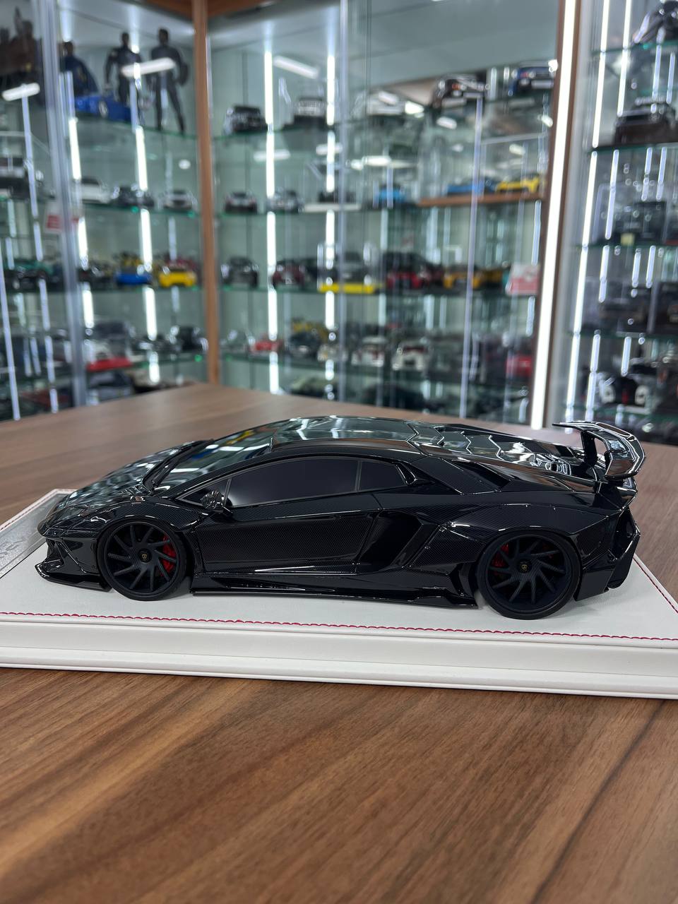 1/18 Lamborghini Aventador LP700/4 SV LB Performance – Resin | Carbon/White | Davis & Giovanni | 1 of 1