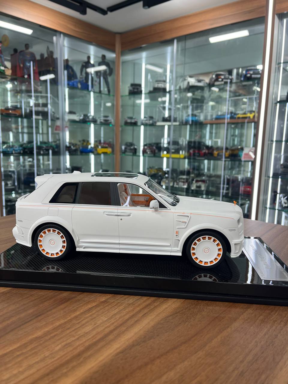 ★ 1/18 Davis & Giovanni Rolls Royce Cullinan Mansory – White / Orange | Limited to 03