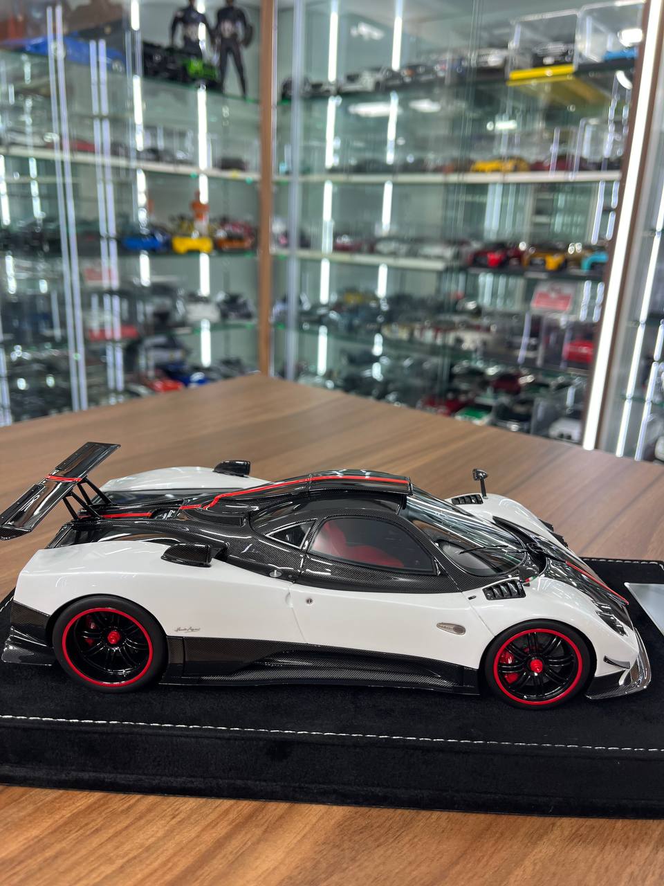 1/18 H&H Pagani Zonda Cinque Resin Model White/Carbon Fiber | Limited 30 pcs