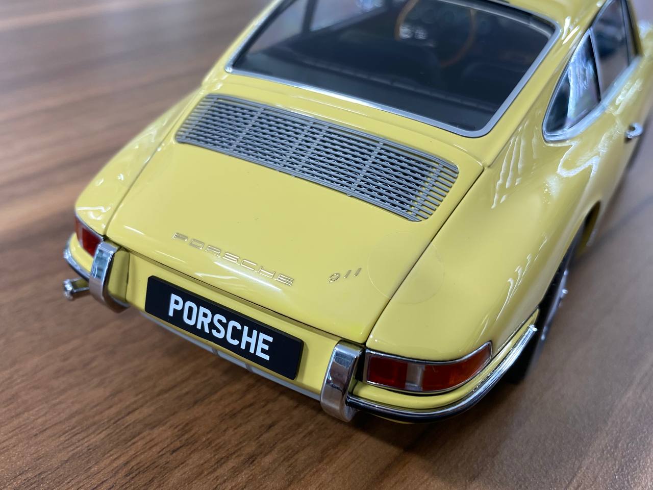 1/18 KYOSHO Porsche 911 (901) Champagne Yellow | Diecast Model with Full Opening