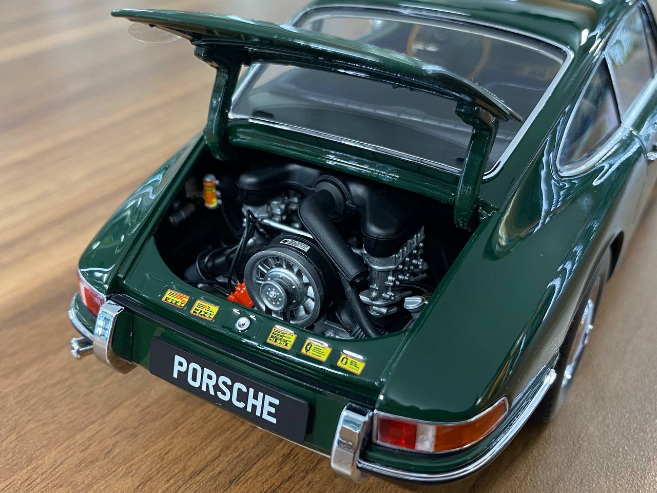 1/18 KYOSHO Porsche 911 (901) Irish Green | Full-Opening Diecast Model