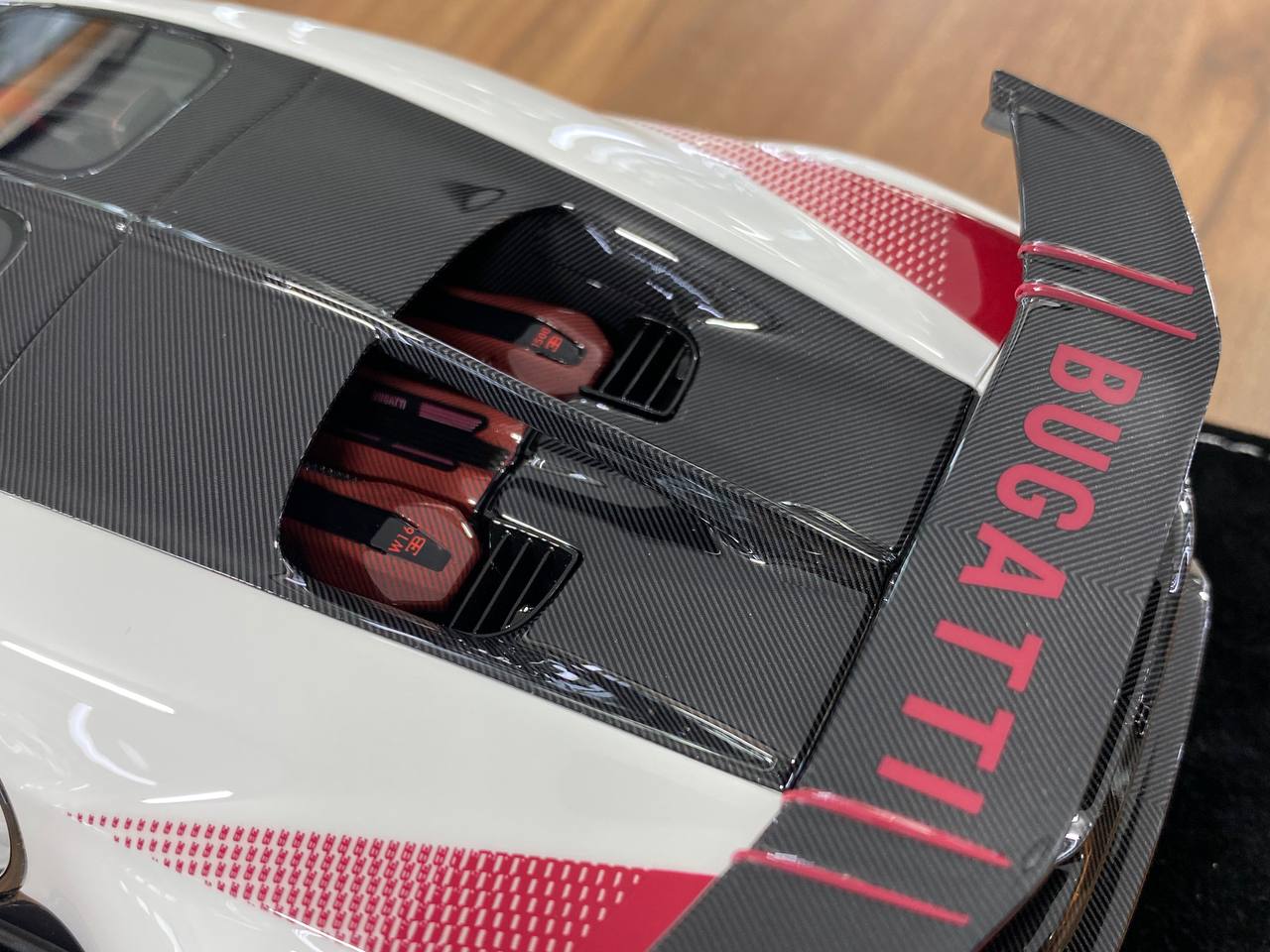 ★ 1:18 H&H Bugatti Chiron Pur Sport – Grand Prix White – Limited Edition of 30