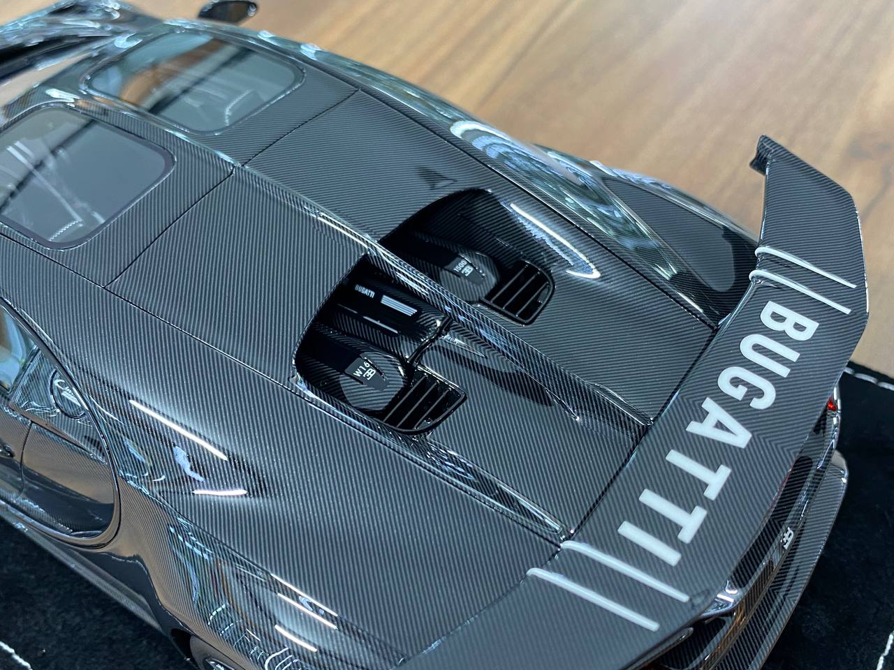 ★ 1:18 H&H Bugatti Chiron Pur Sport – Black Carbon Fiber – Limited Edition of 30