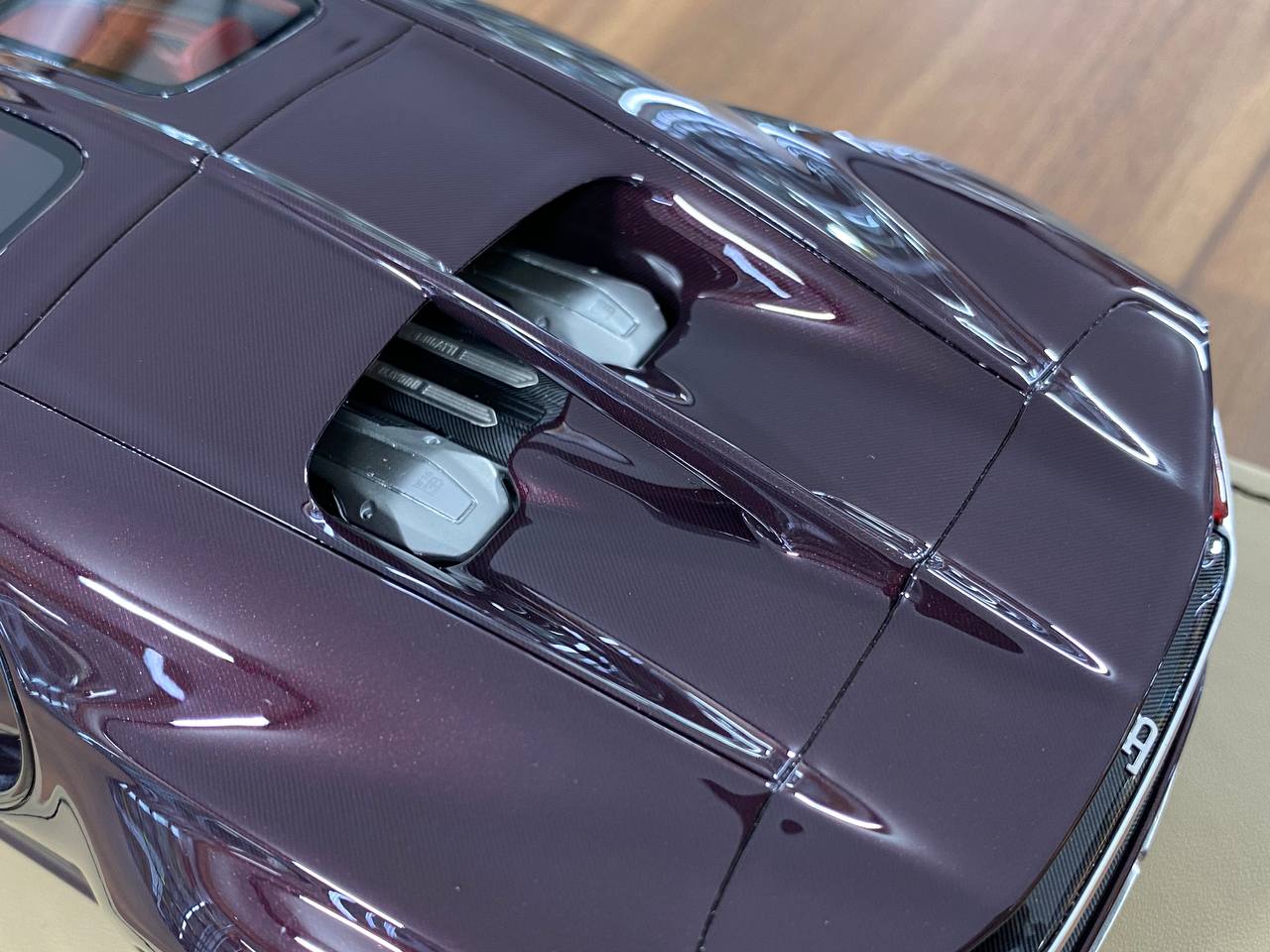 ★ 1:18 MR Collection Bugatti Chiron Sky View – Red Carbon / Black – Limited Edition
