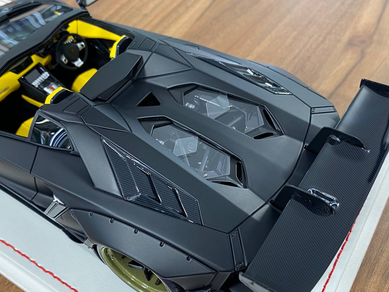 1/18 Resin Davis & Giovanni Lamborghini Aventador LP 720-4 2.0 Roadster in Matt Black with Black/Yellow Interior Limited Edition - 18 pcs