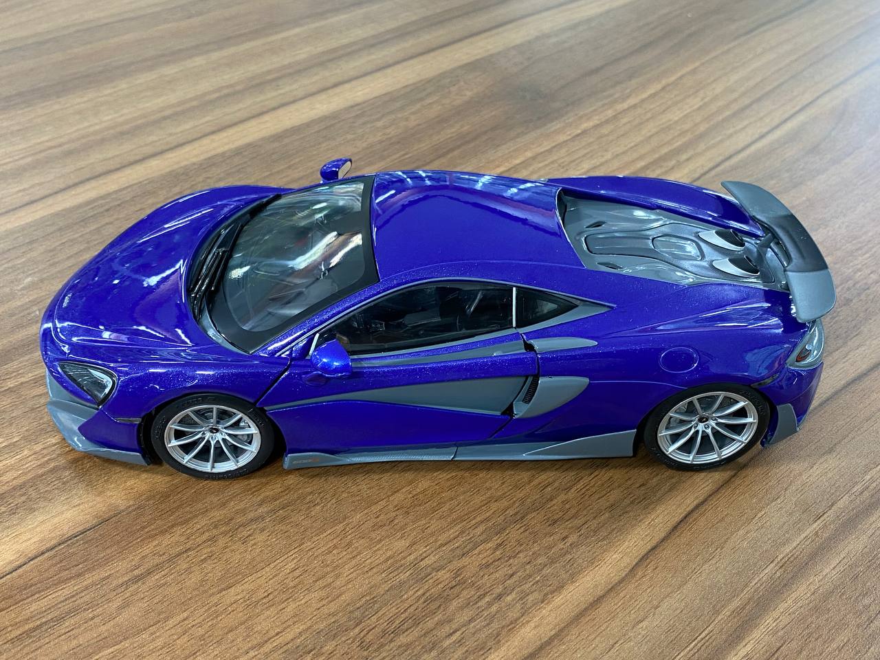 1/18 Diecast McLaren 600LT Coupe Purple Solido Miniature Model Car