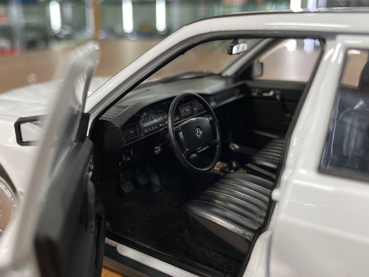 1/18 Diecast Mercedes-Benz 190 E 1982 White Norev Scale Model Car