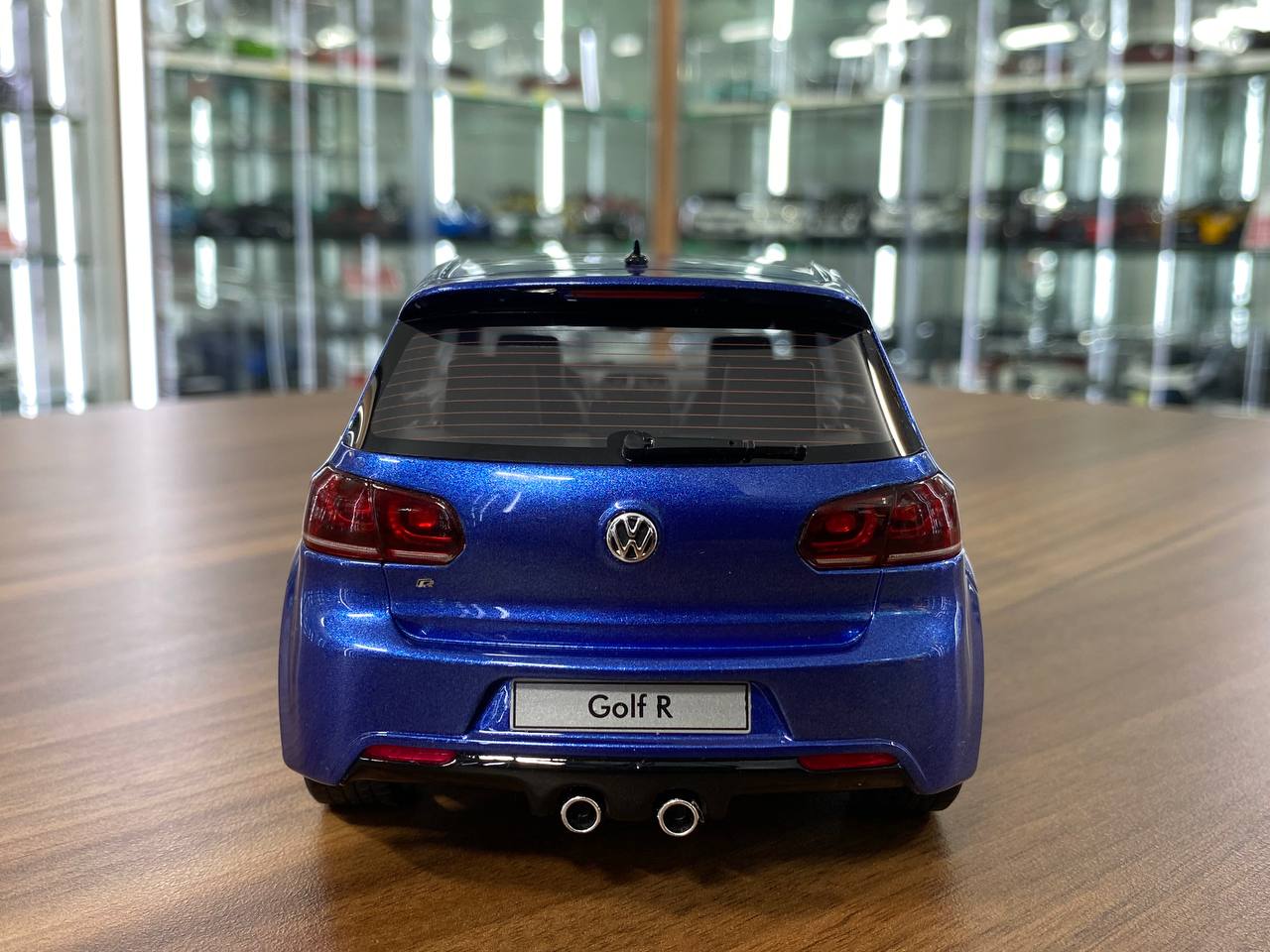 Otto Mobile Volkswagen Golf R VI - 1/18 Resin Model, Blue