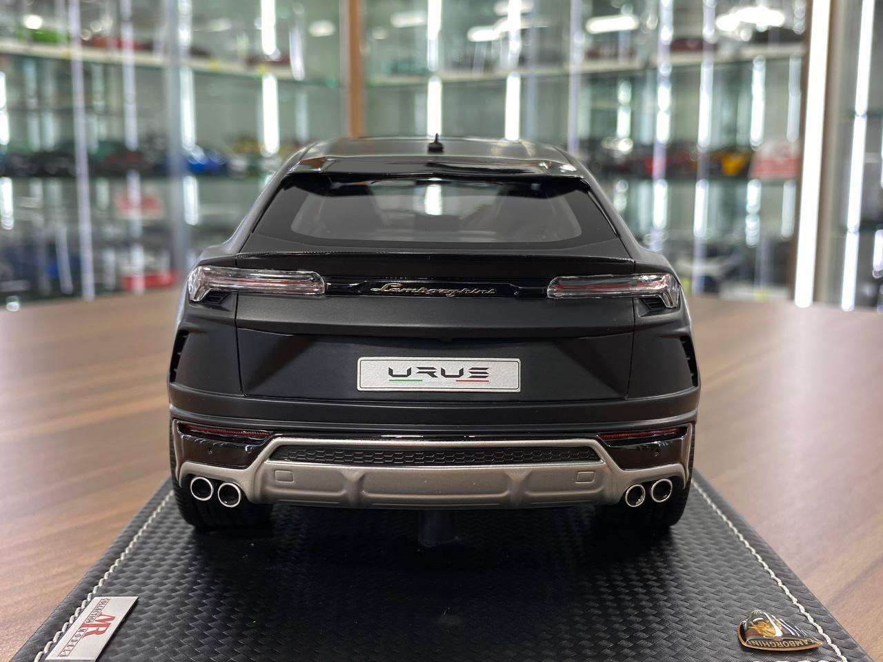 MR Collection Models Lamborghini URUS #63 - 1/18 Resin Model