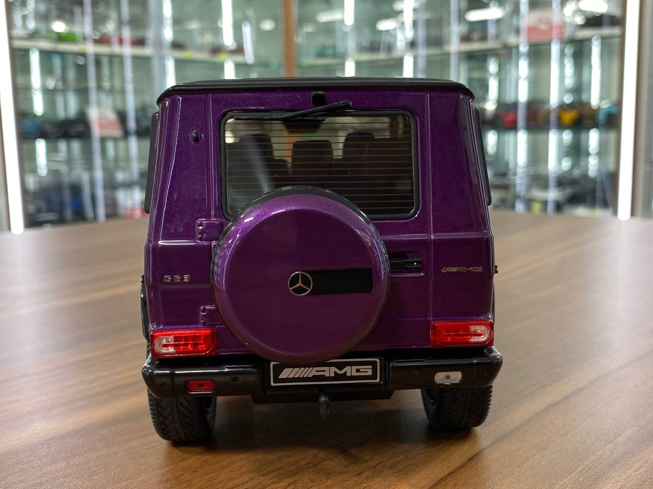 1/18 Mercedes-Benz G-63 Purple Model Car by iScale