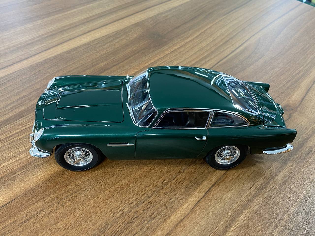 Limited 100 pcs Aston Martin DB5 1/18 Diecast Green full opening Xiaoguang Models