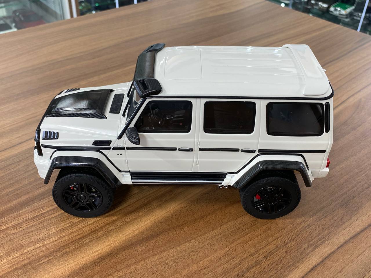 1/18 Diecast Mercedes-Benz Brabus 500 4x4 White GT Spirit Scale Model Car