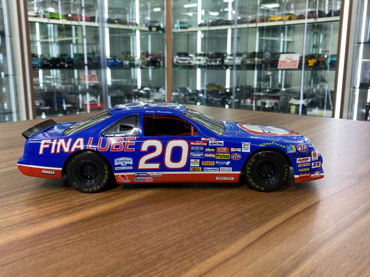 1/18 Diecast Ford Thunderbird Blue Ertl Collectibles Scale Model Car